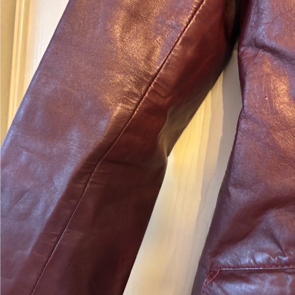 Vintage Women's Burgendy Leather Jacket - Picture 4 of 7